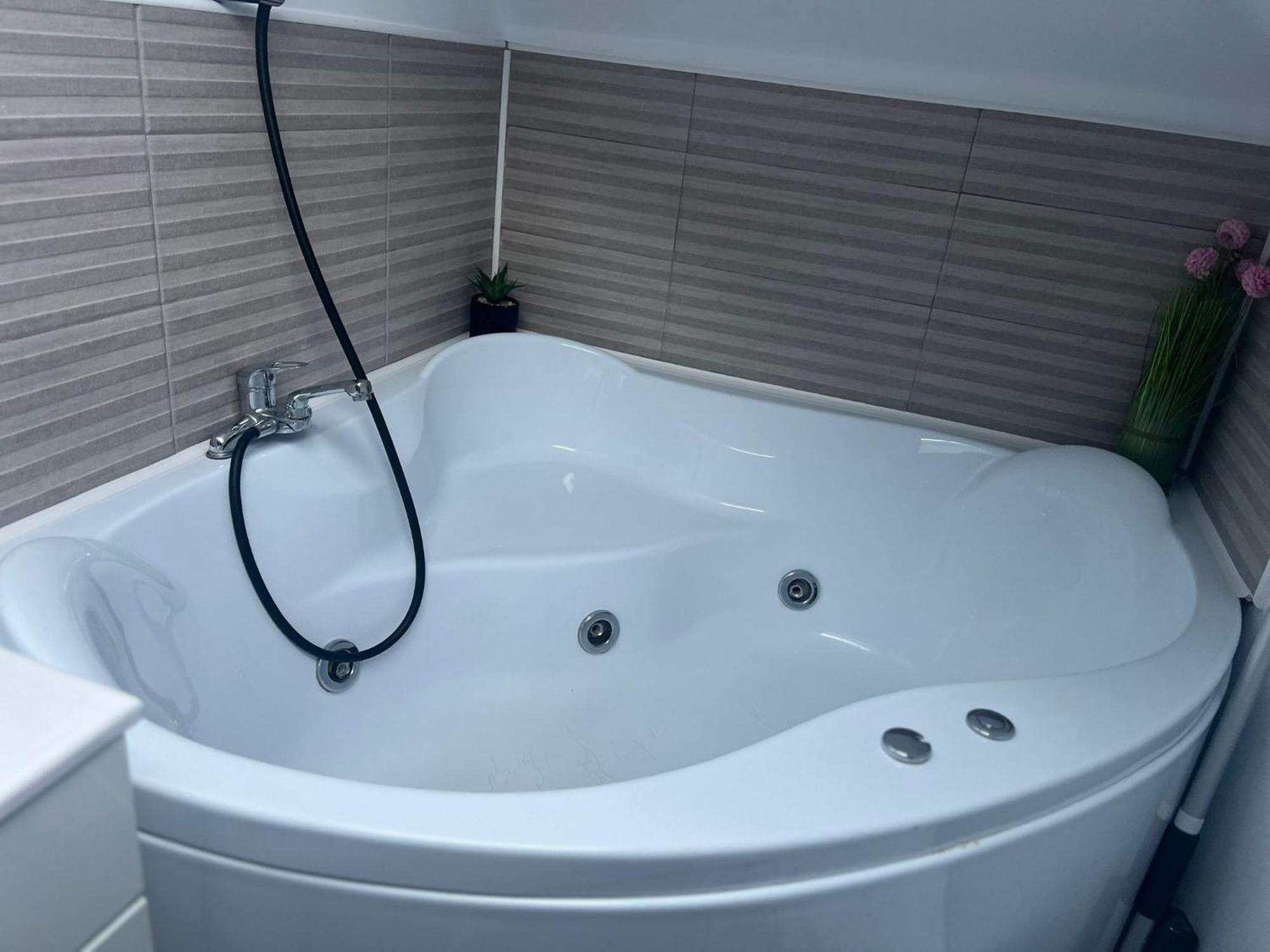 Apartament Mansarda Venus Ramnicu Valcea Exterior photo